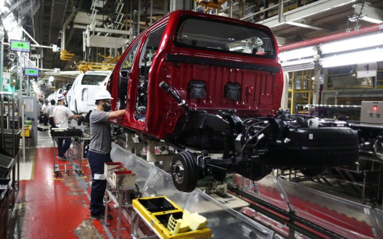 Toyota-Automotriz-Autos-Produccion-Fabrica-170321-2