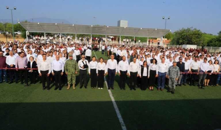 La idea es que la participación de México en esta competencia de la Copa del Mundo de Futbol se quede, perdure y sirva como estímulo y semilla del deporte, de la cultura y de la grandeza de nuestra gran nación