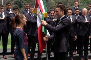 sheinbaum-ochoa-mexico-seleccion-mexicana-abanderamiento